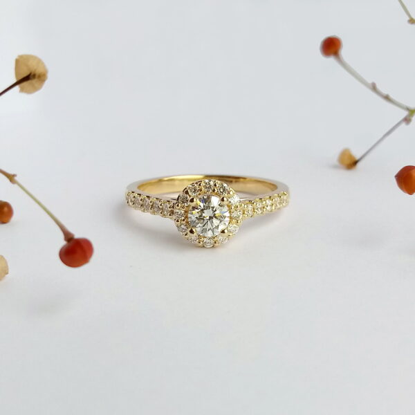 Blanc - pierścionek zaręczynowy z brylantami z żółtego złota - Marcin Czop Autorska Pracownia Biżuterii -gp2